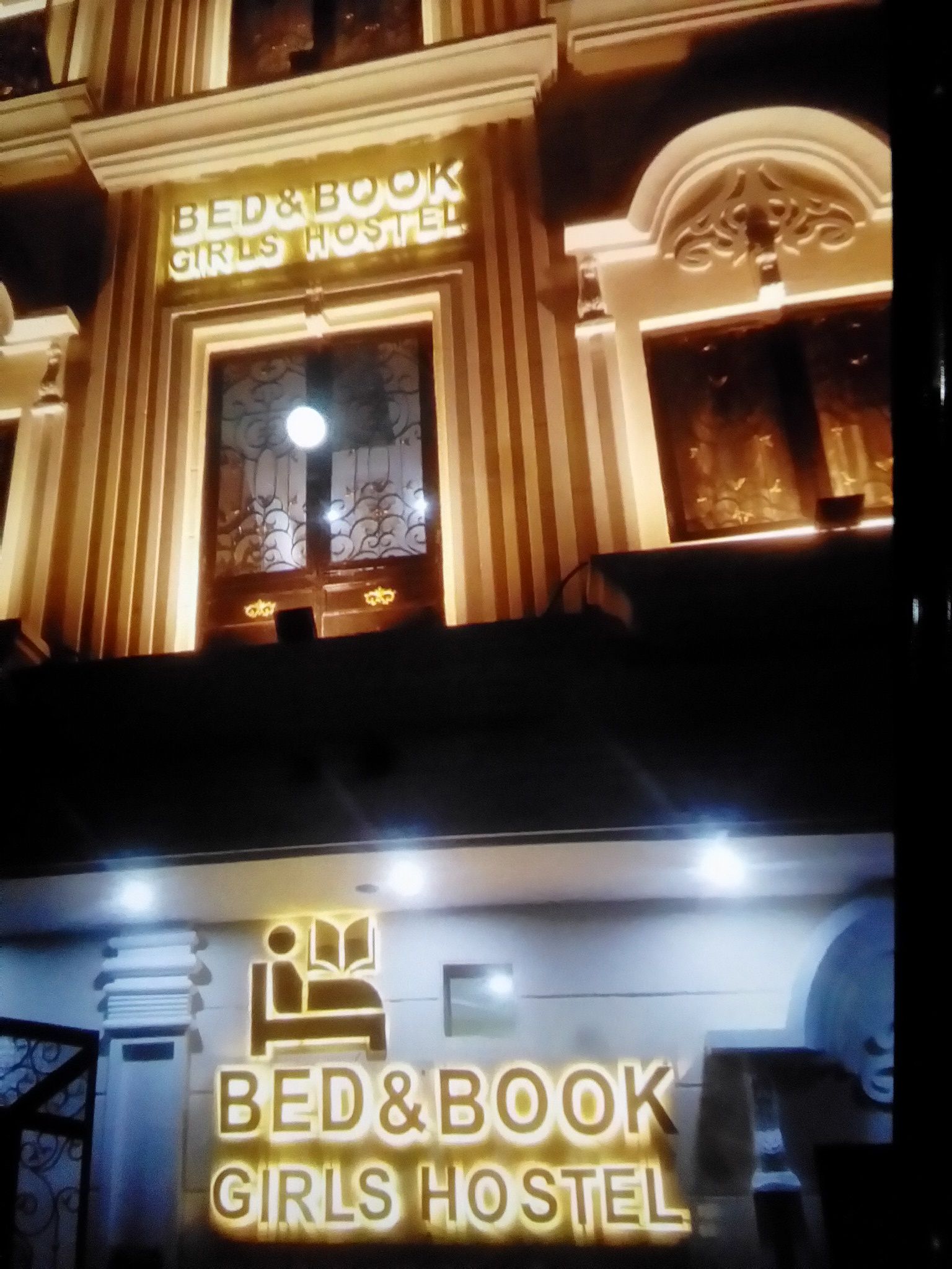 Bed and book girls hostel